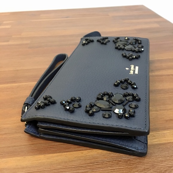 Beautiful Kate Spade Ciara Wristlet - Picture 2 of 8